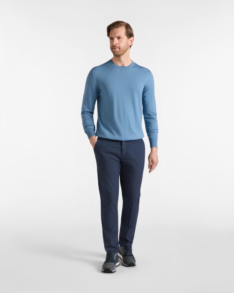 Maglia girocollo basic in lana merino — Azzurro ombretto