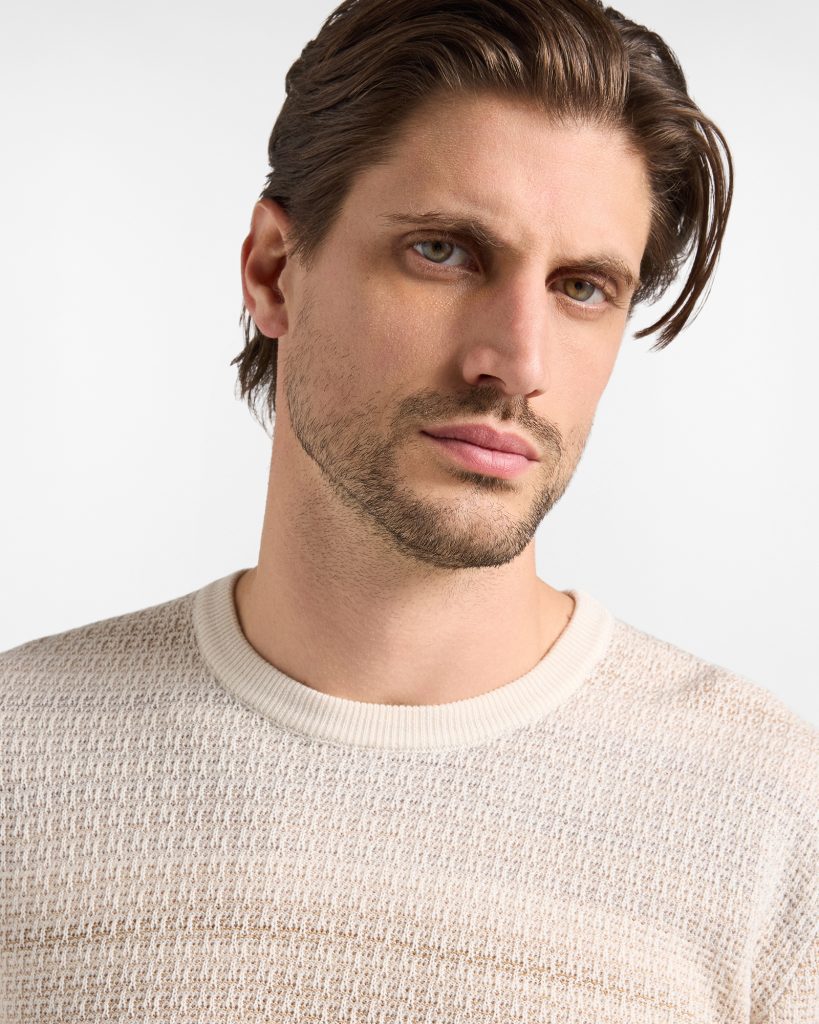 Maglia girocollo in lana con stampa — Tortora