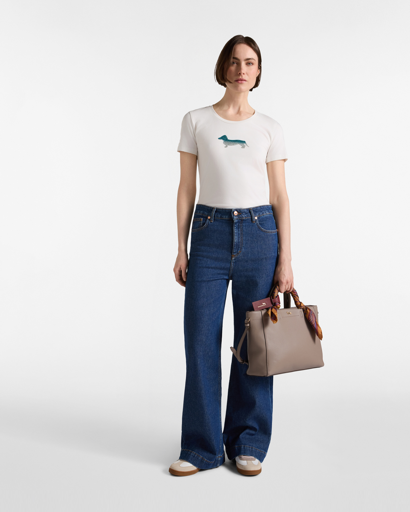 T-shirt donna morbida con logo bassotto — Bianco