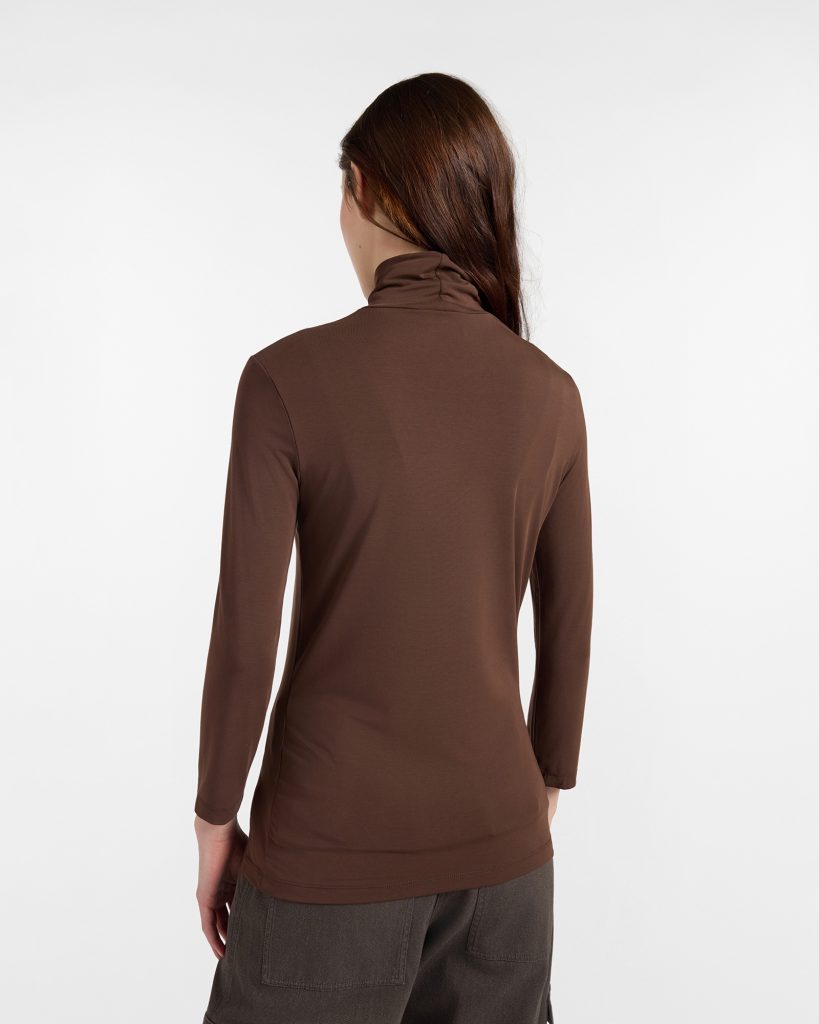 Dolcevita donna con bassotto — Cioccolato