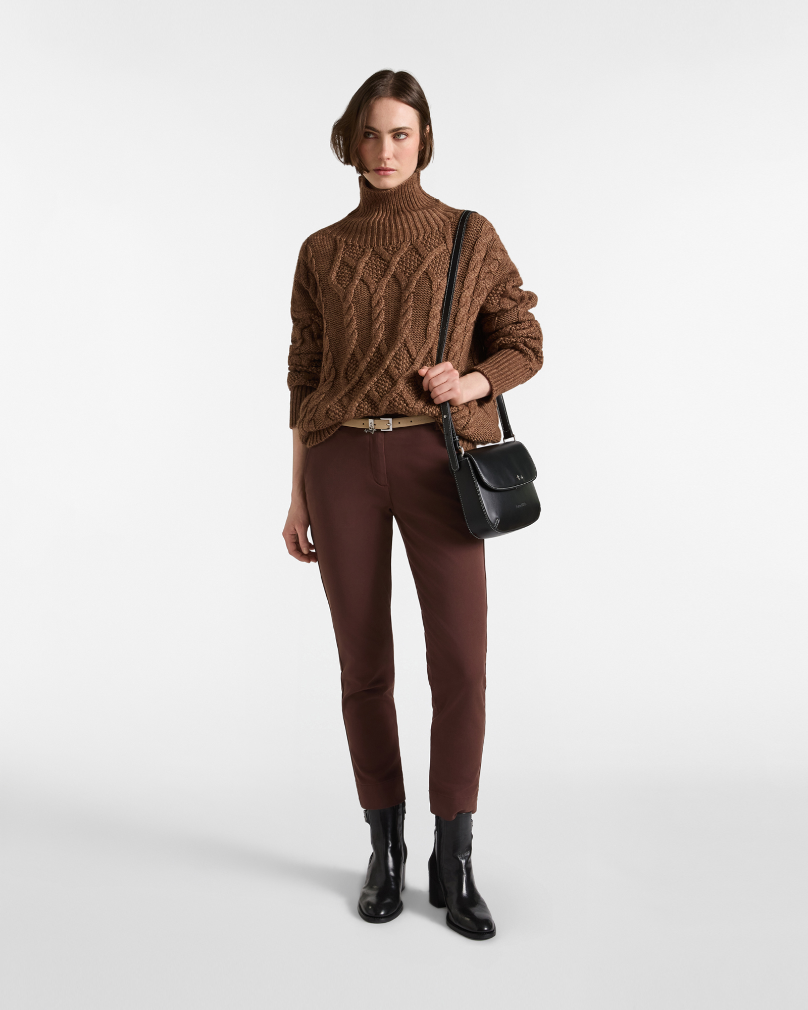 Pantalone donna slim con tasca all'americana — Cioccolato